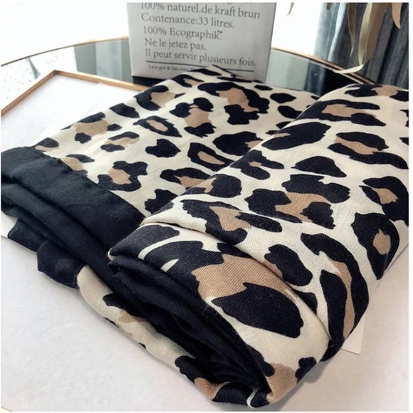 New! Large Animal Print Scarf - Picture 5 of 11
